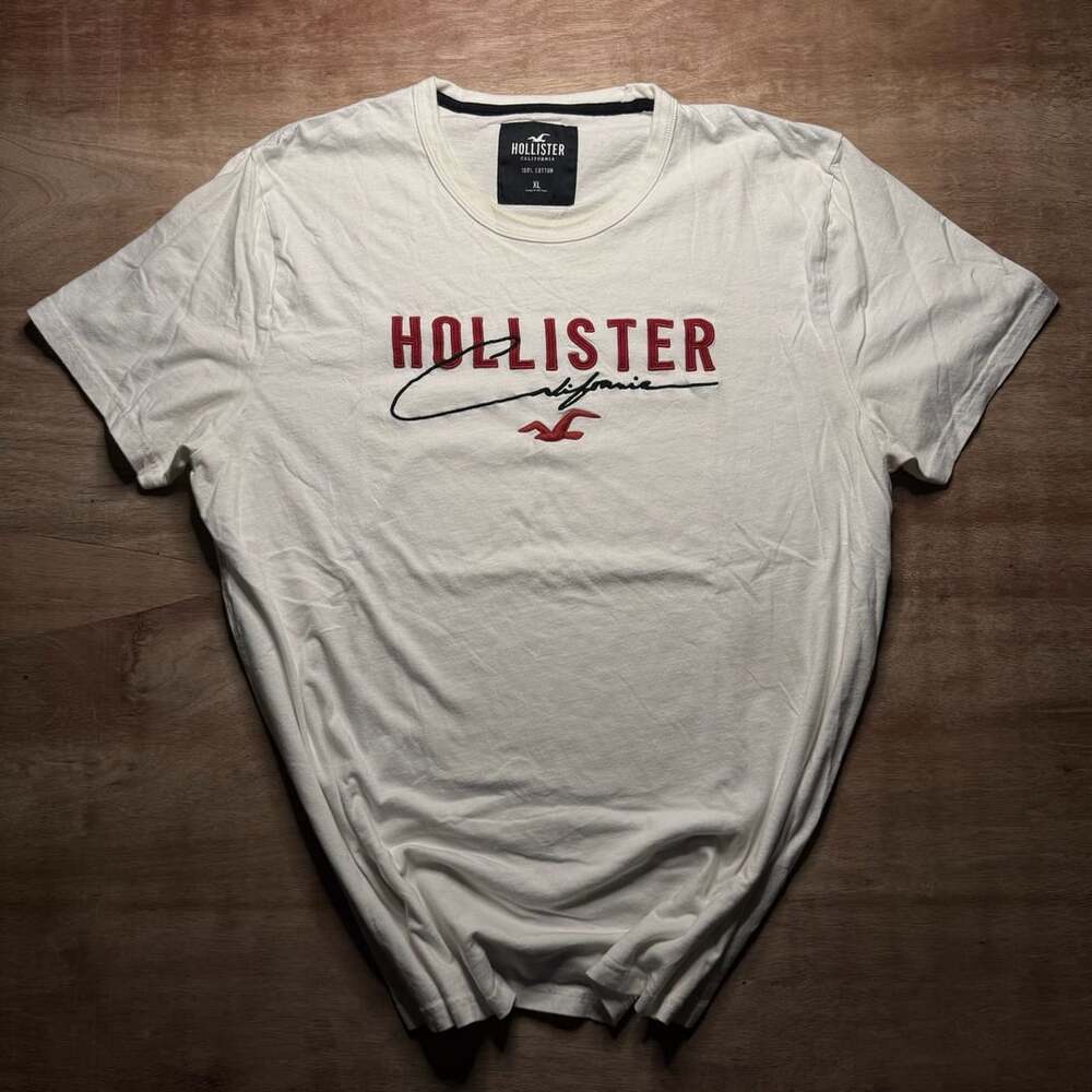 Hollister Logo Graphic T-Shirt Size XL White Applique Crew Neck